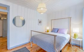 Alfama, Bright Spacious W/ Terrace + Free Pick-Up, By TimeCooler